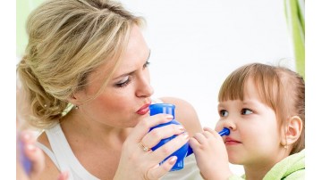 Промывание носа ребенку: правила, способы, растворы и препараты